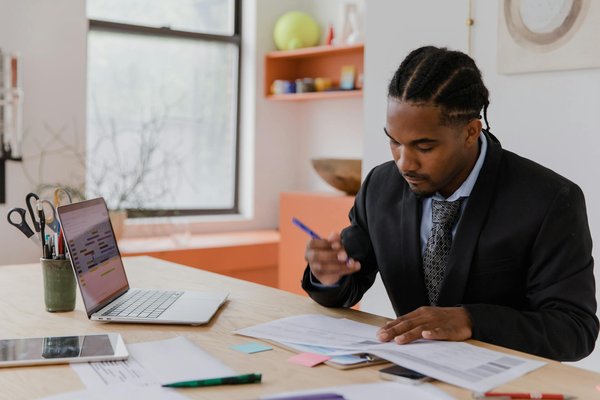 Analyse approfondie des nouvelles stratégies de restructuration d'entreprise dévoilées au public